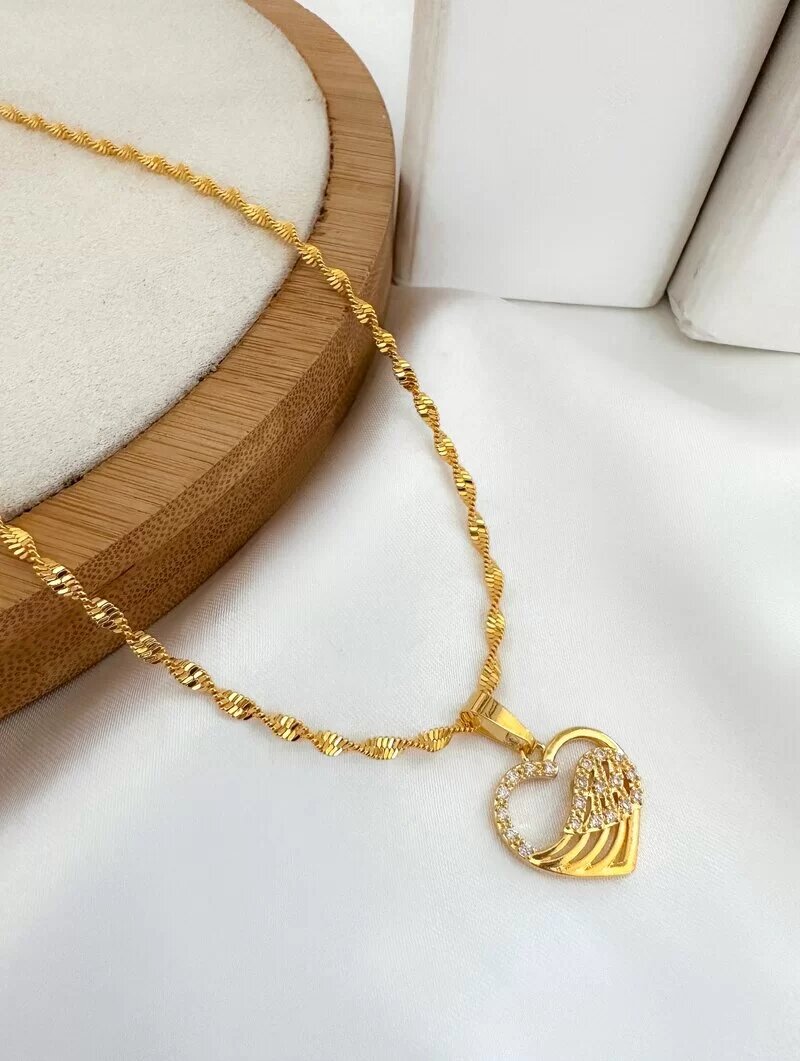 Colar Folheado a Ouro 18k Cordão Torcido com Pingente Coração com Micro Zircônias