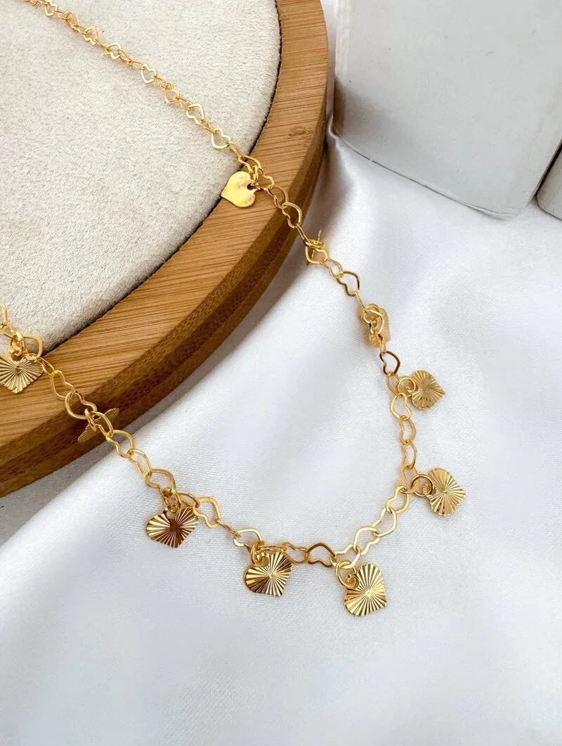 Colar Folheado a Ouro 18k Corrente com Chapinhas de Corações