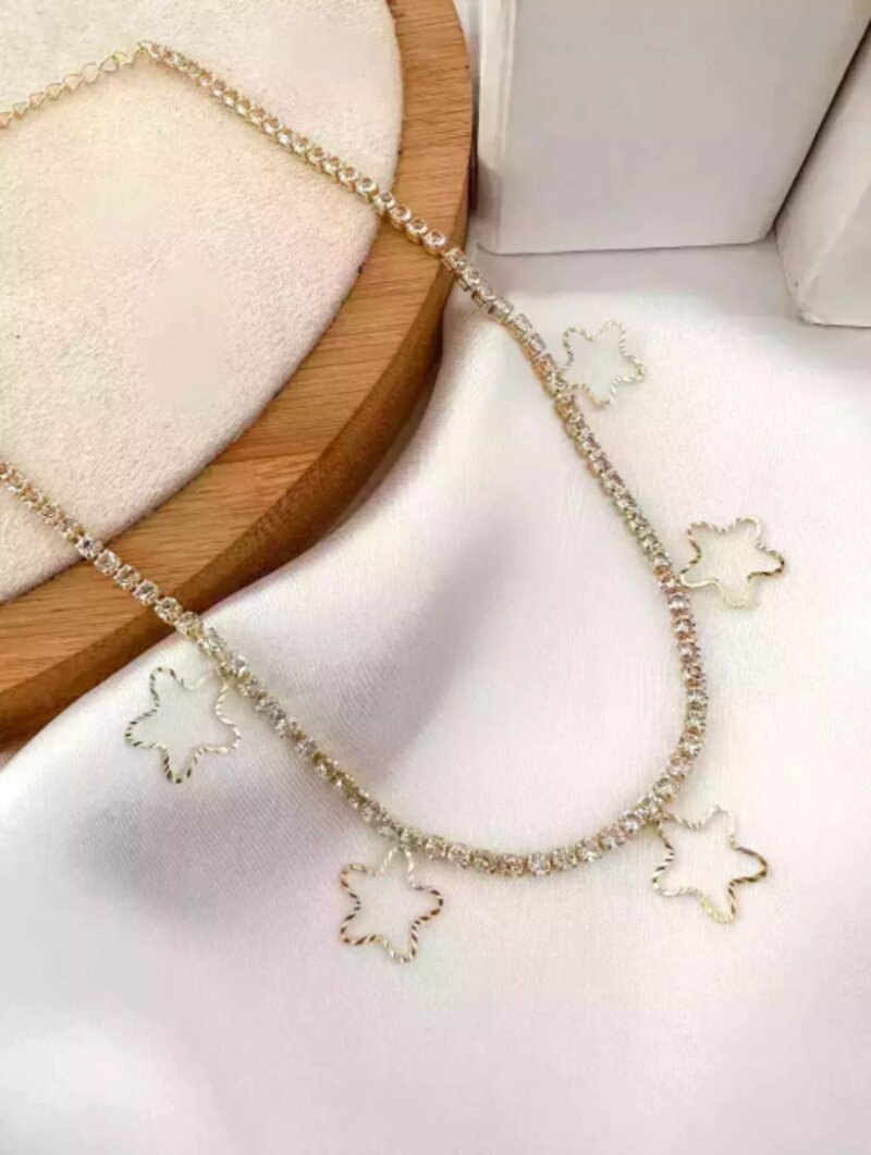 colar folheado a ouro 18k corrente de micro zircônias com estrelas vazadas.