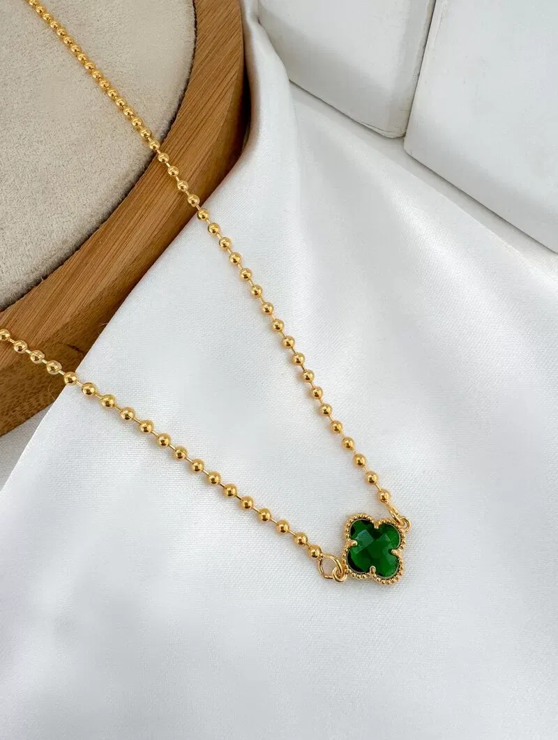 Colar Folheado a Ouro 18k Corrente de Mini Esferas com Pingente Inspiração P
