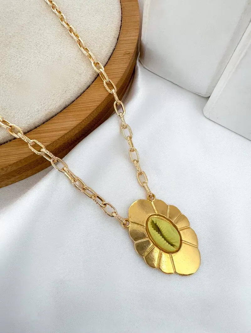 Colar Folheado a Ouro 18k Corrente e Pingente com Búzio