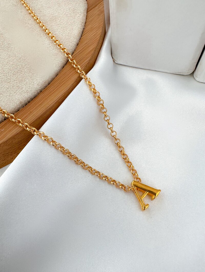 Colar Folheado a Ouro 18k Corrente Elos com Inicial