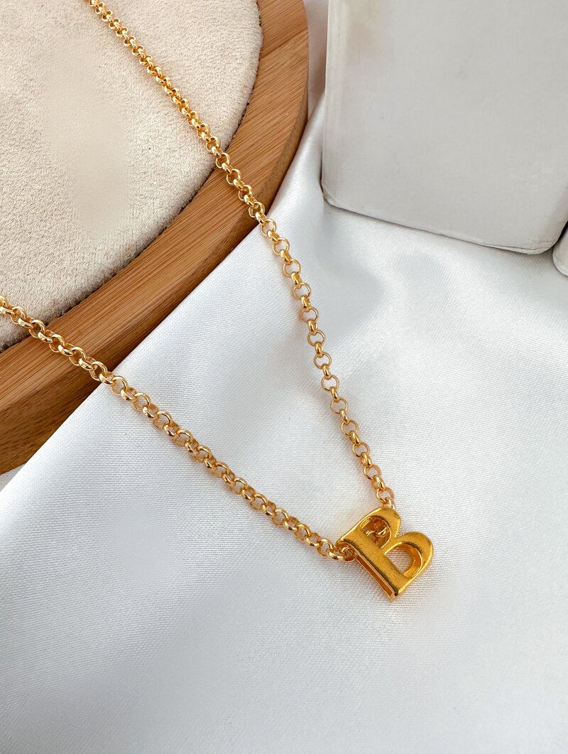 Colar Folheado a Ouro 18k Corrente Elos com Inicial