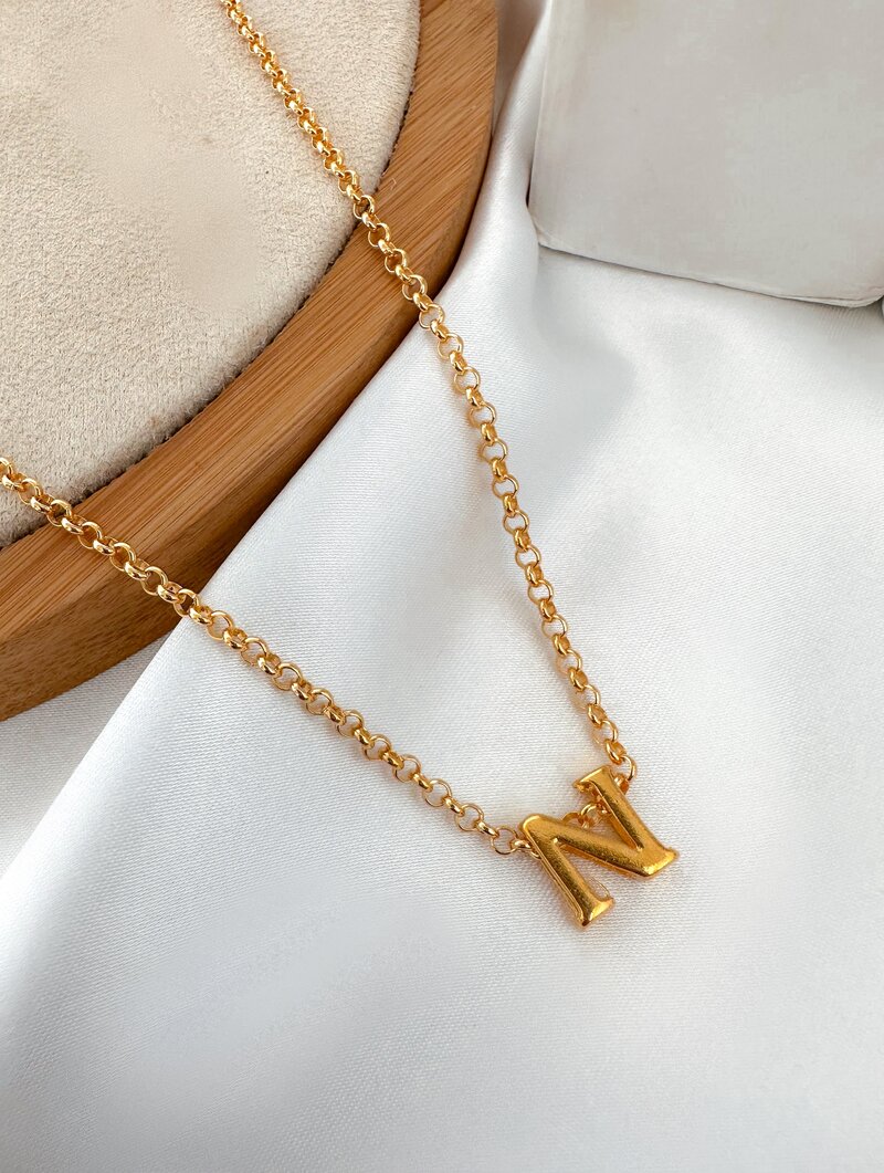 Colar Folheado a Ouro 18k Corrente Elos com Inicial