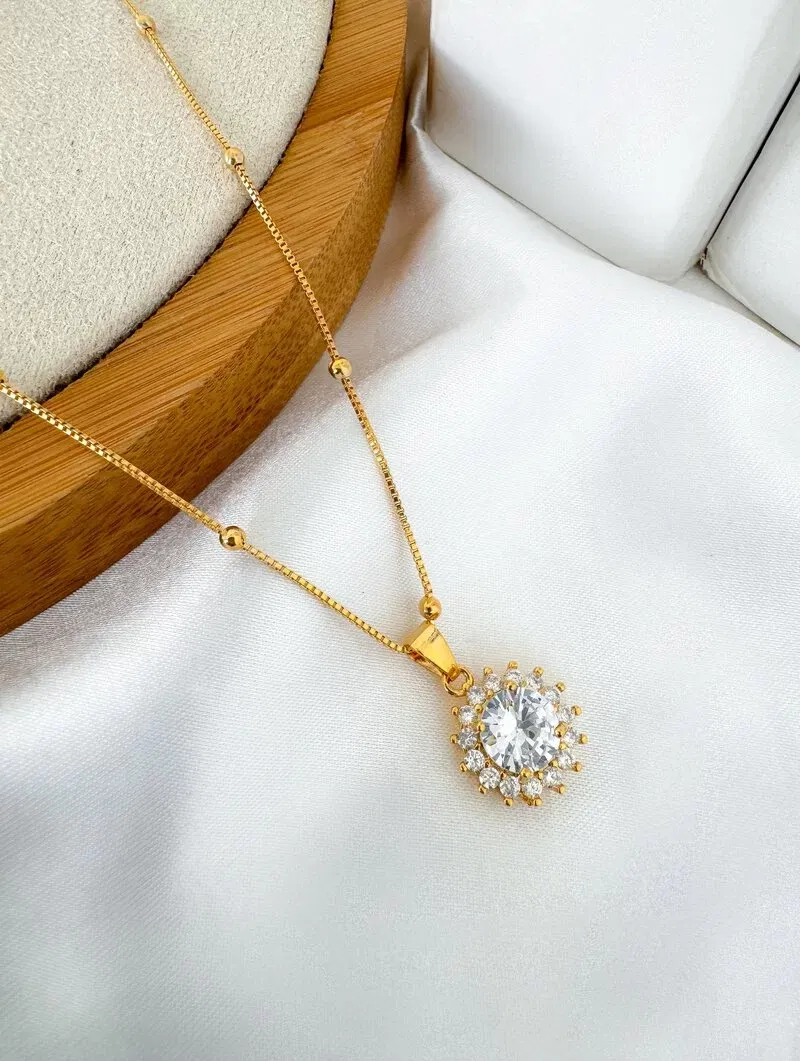 Colar Folheado a Ouro 18k Corrente Fina com Pingente de Zircônia