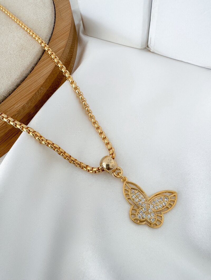 Colar Folheado a Ouro 18k Corrente Quadrada com Borboleta Cravejada