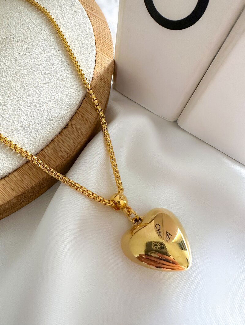 Colar Folheado a Ouro 18k Corrente Quadrada com Coração Liso