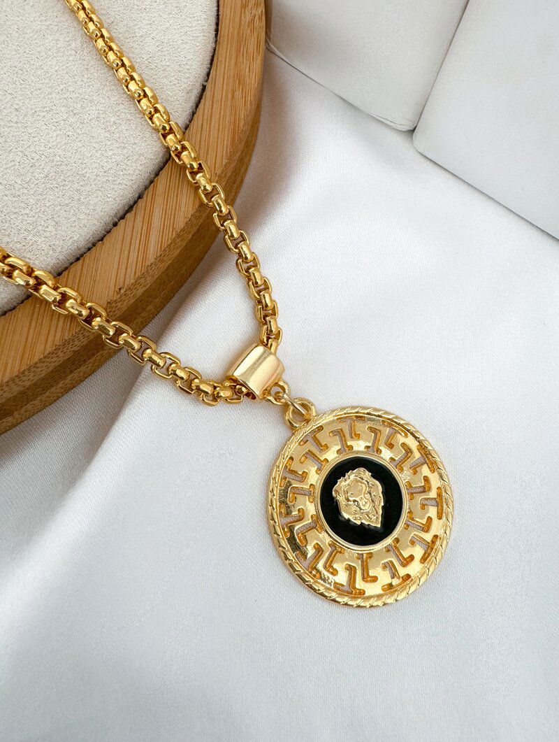 Colar Folheado a Ouro 18K Corrente Quadrada Com Pingente Inspiração Joalheria