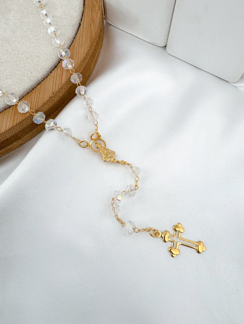 Colar Folheado a Ouro 18k Cristais Com Nossa Senhora e Crucifixo