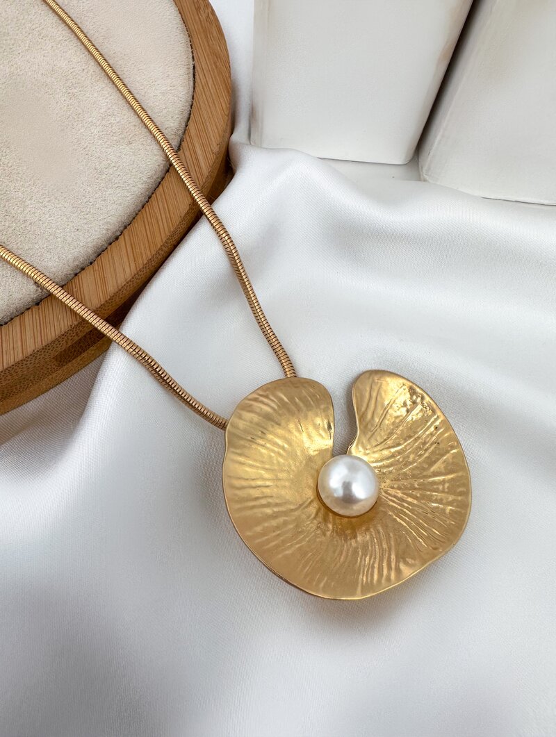 Colar Folheado a Ouro 18k e Prata 925 Concha com Pérola Central