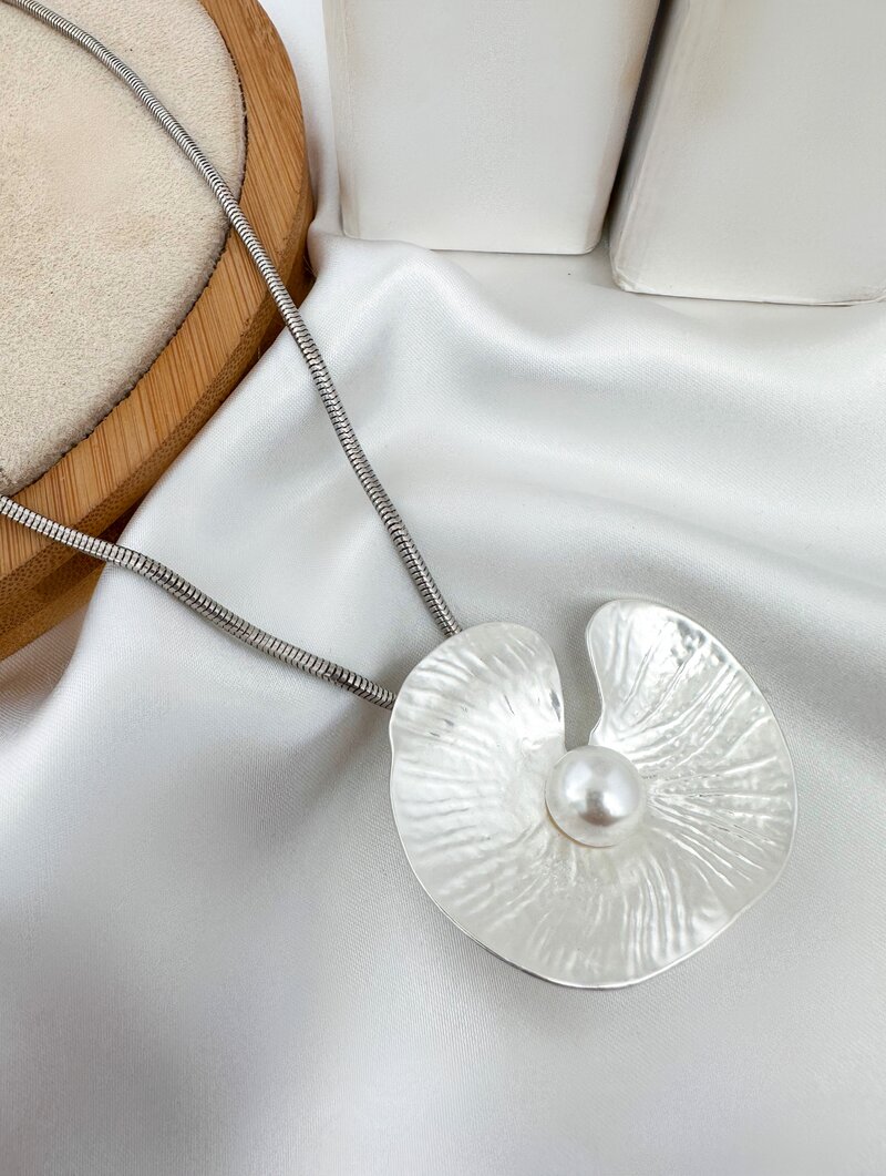 Colar Folheado a Ouro 18k e Prata 925 Concha com Pérola Central