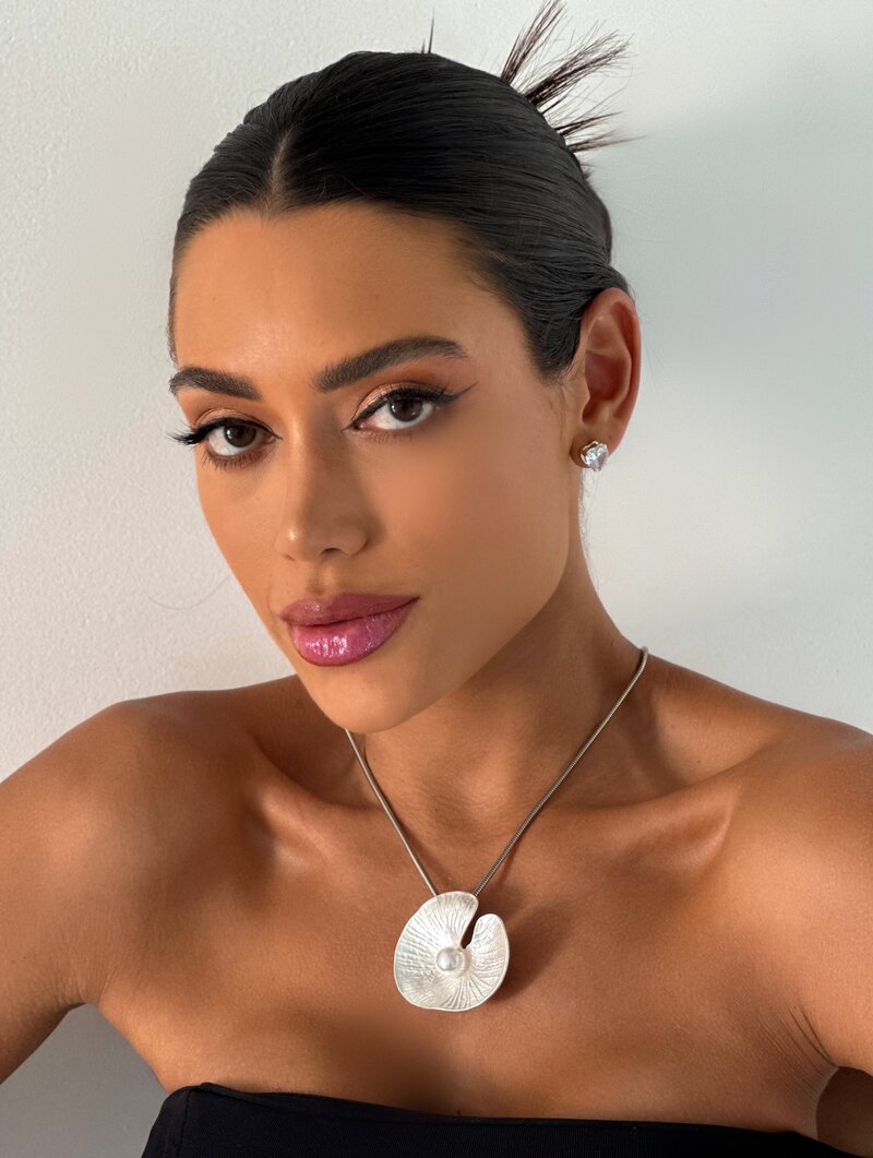 Colar Folheado a Ouro 18k e Prata 925 Concha com Pérola Central