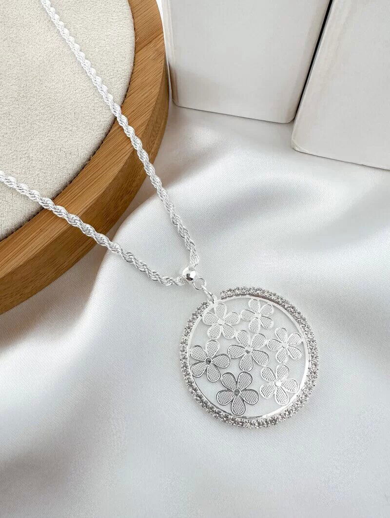 Colar Folheado a Ouro 18k e Prata 925 Cordão Baiano com Pingente Floral