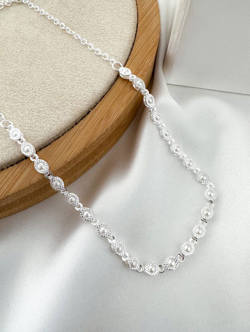 Colar Folheado a Ouro 18k e Prata 925 Corrente Trabalhada com Pérolas