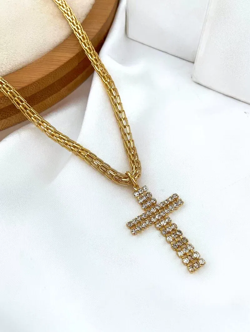 Colar Folheado a Ouro 18k e Prata 925 Corrente Vazado com Crucifixo Cravejado