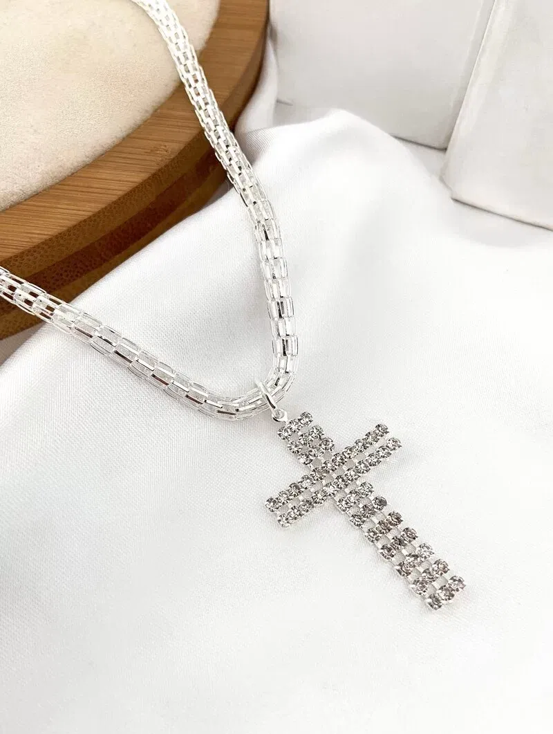 Colar Folheado a Ouro 18k e Prata 925 Corrente Vazado com Crucifixo Cravejado