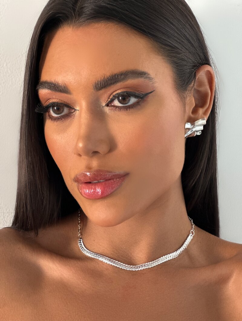 colar folheado a ouro 18k e prata 925 fita detalhada.