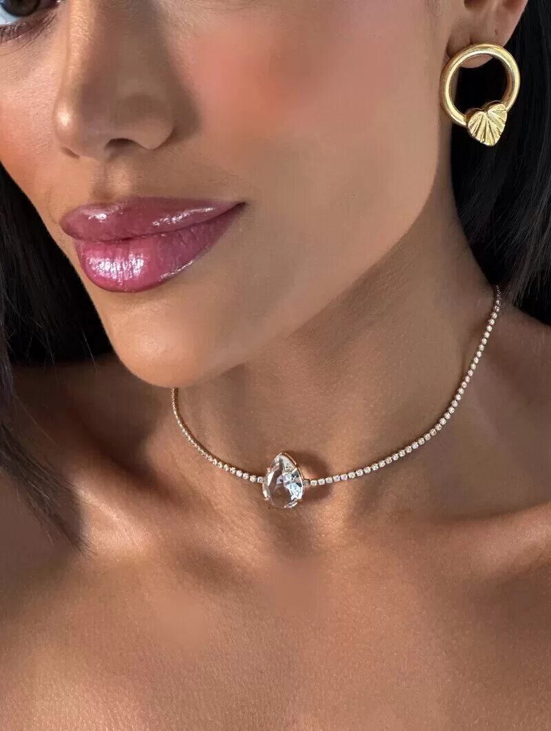 Colar folheado a ouro 18K e prata 925 gota com zircônia.