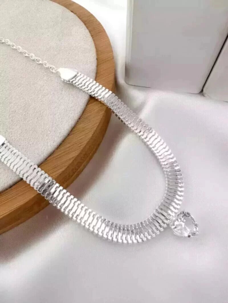 COLAR FOLHEADO A OURO 18K E PRATA 925 MALHA COM PONTO DE LUZ EM CORAÇÃO.