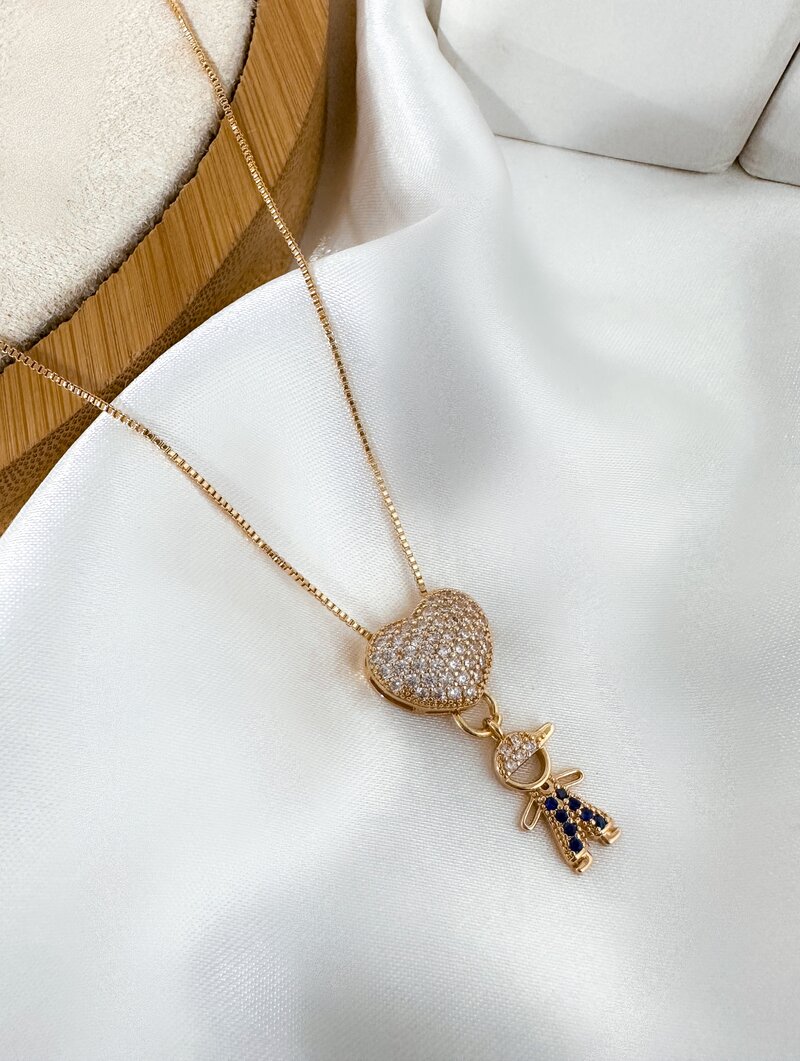 Colar Folheado a Ouro 18k e Prata Coração Cravejado com Criança