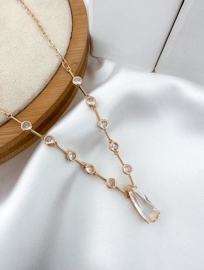 Colar Folheado a Ouro 18k e Prata Corrente com Pontos de Luz e Pingente Gota