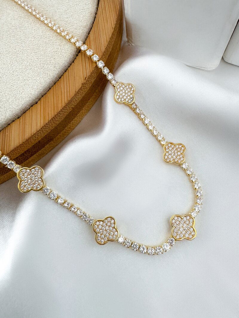 Colar Folheado a Ouro 18k e Prata Corrente de Micro Zircônias com Flores Cravejadas
