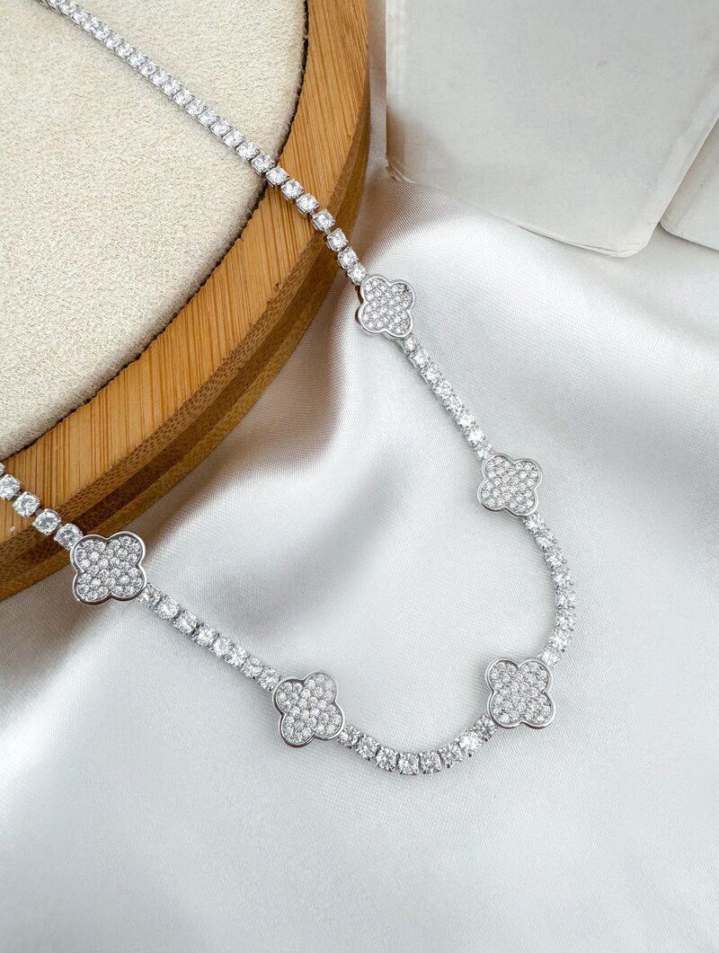 Colar Folheado a Ouro 18k e Prata Corrente de Micro Zircônias com Flores Cravejadas