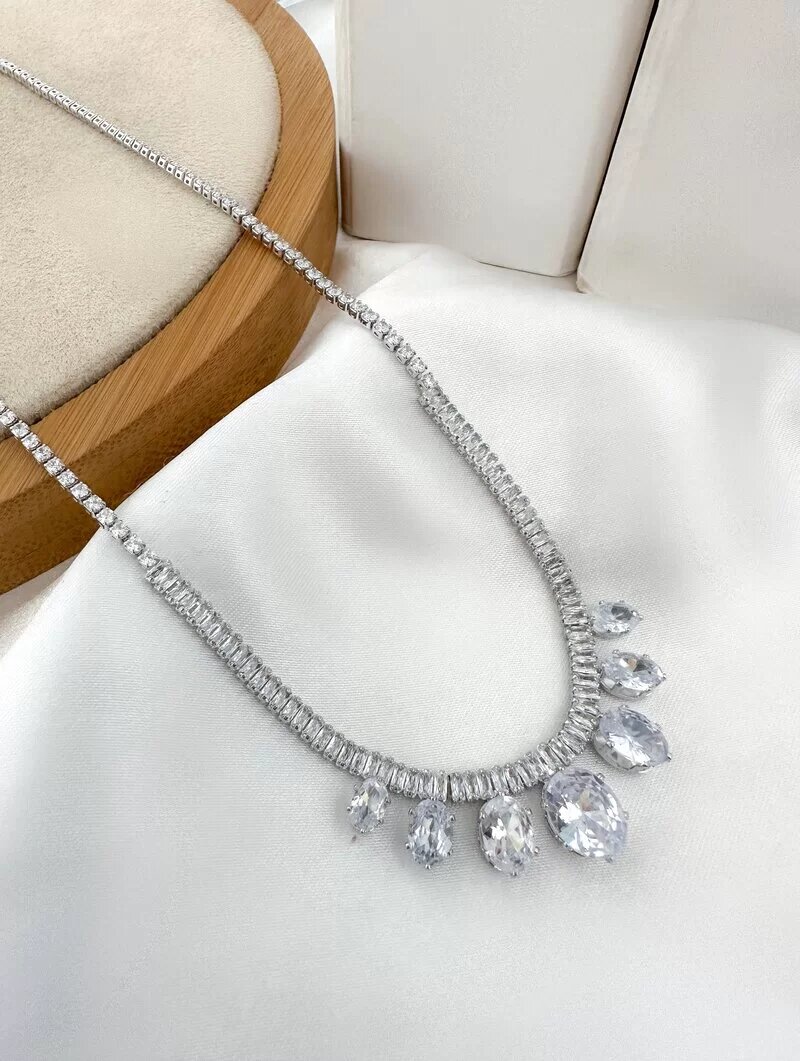 Colar Folheado a Ouro 18k e Prata Corrente de Navetes com Pedras de Zircônias