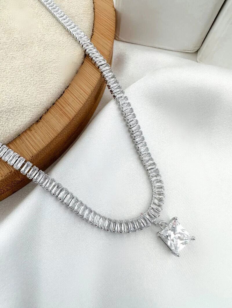 Colar Folheado a Ouro 18k e Prata Corrente de Navetes com Pingente de Zircônia