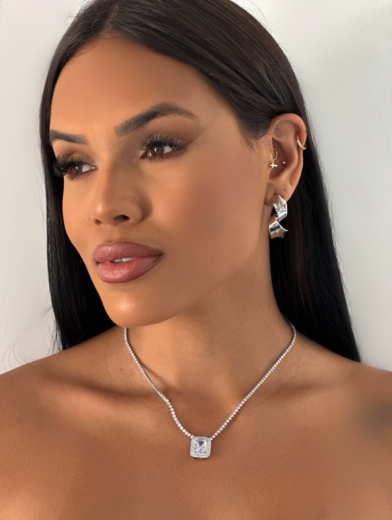 Colar Folheado a Ouro 18k e Prata Corrente de Zircônias com Pingente Quadrado