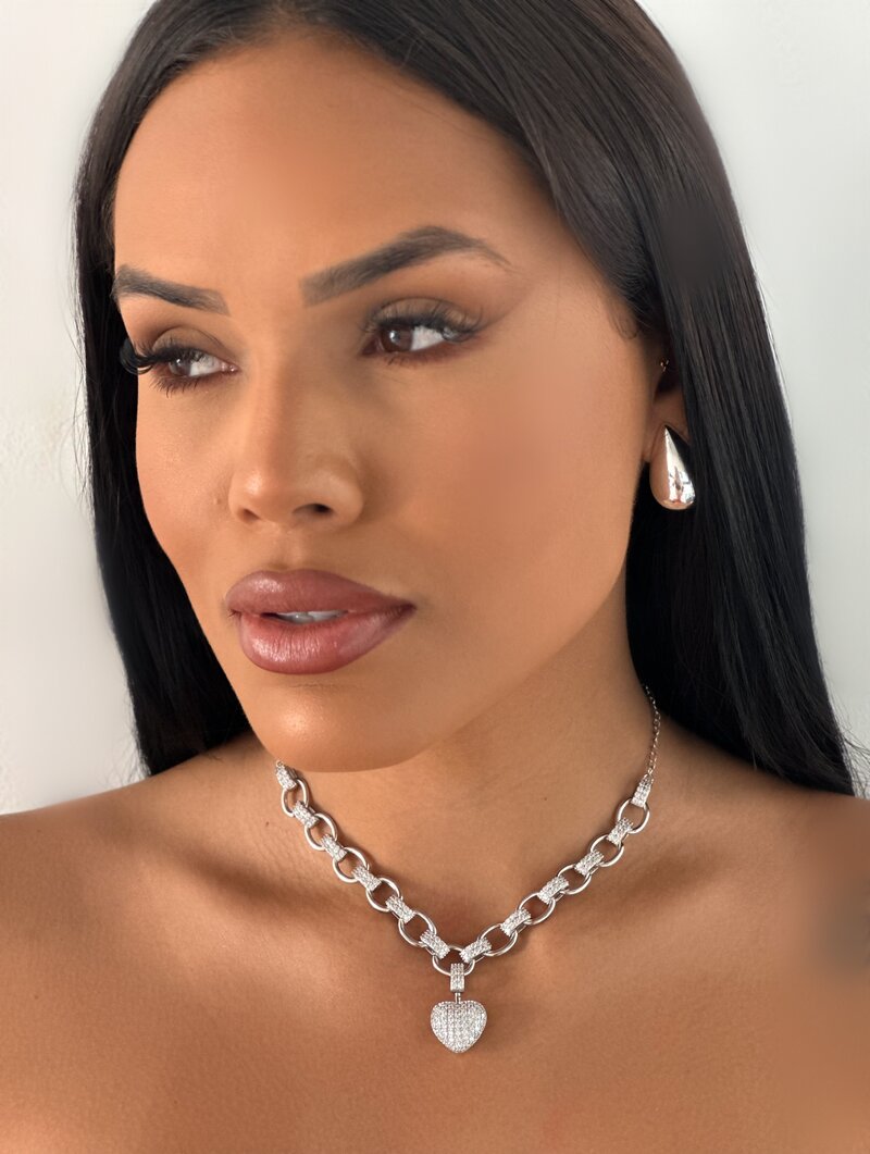 Colar Folheado a Ouro 18k e Prata Corrente Elos Lisos e Cravejados com Pingente Coração