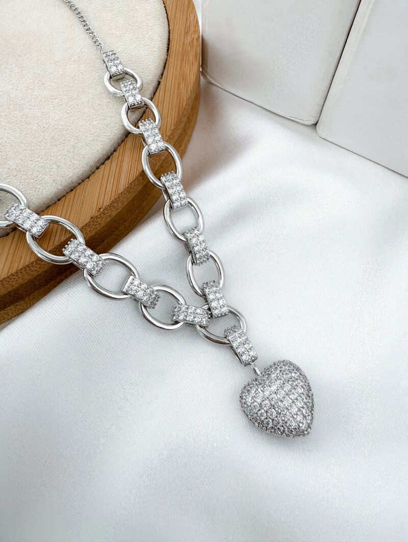 Colar Folheado a Ouro 18k e Prata Corrente Elos Lisos e Cravejados com Pingente Coração