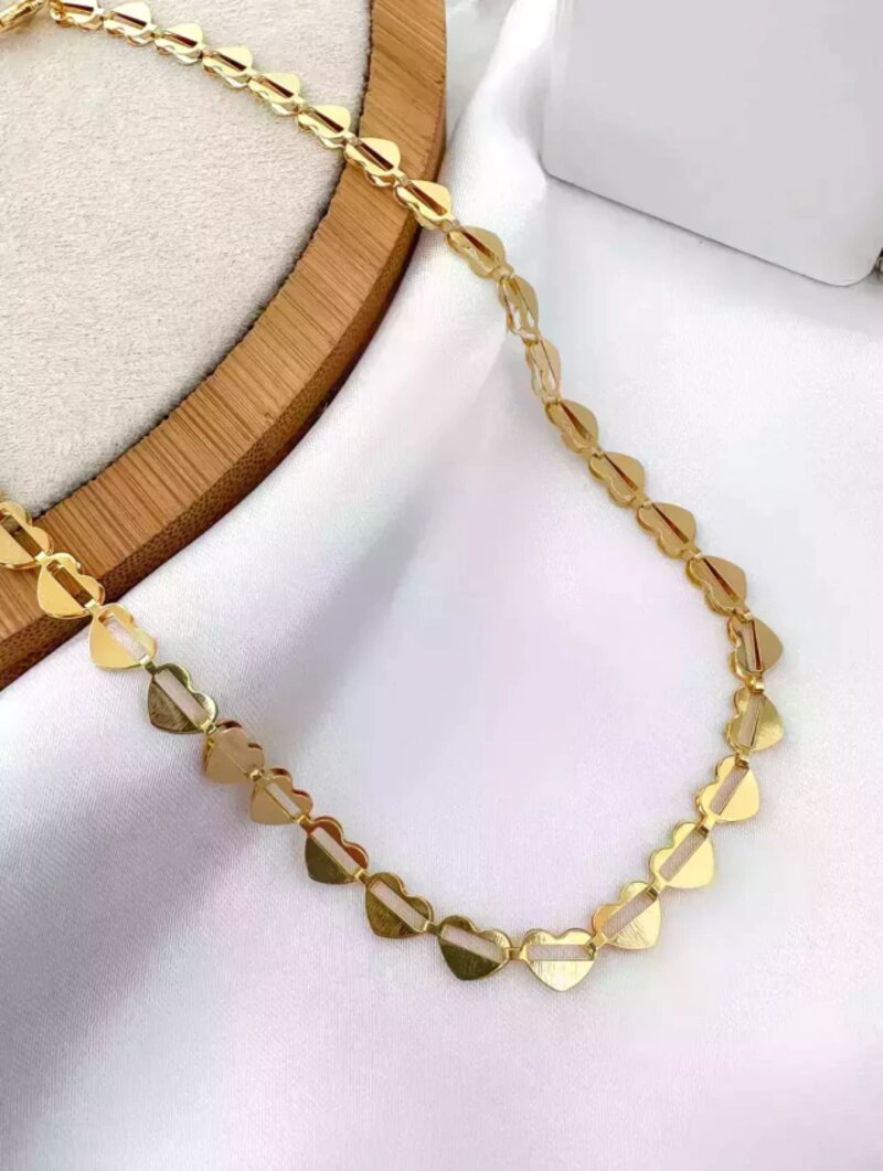 COLAR FOLHEADO A OURO 18K E PRATA DESIGNER CORAÇÃO.