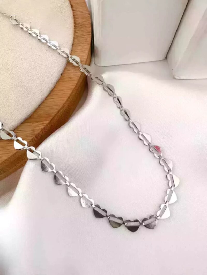 COLAR FOLHEADO A OURO 18K E PRATA DESIGNER CORAÇÃO.