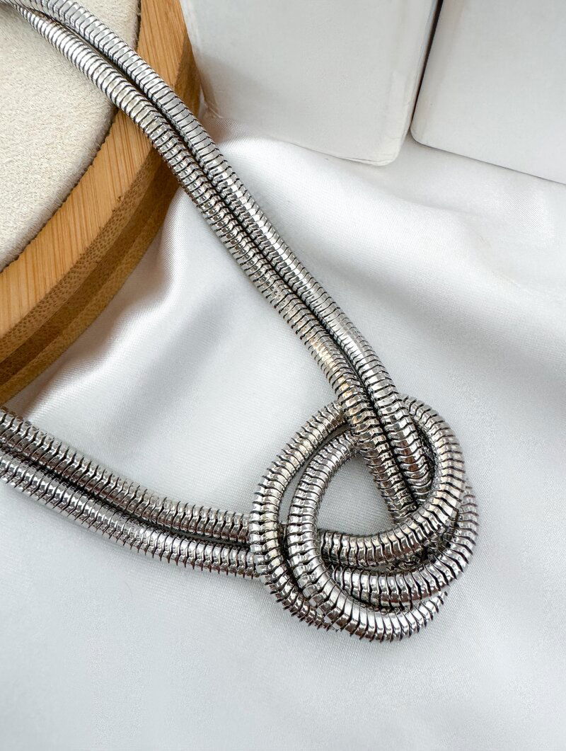 Colar Folheado a Ouro 18k e Prata Dois Fios com Detalhe Nó