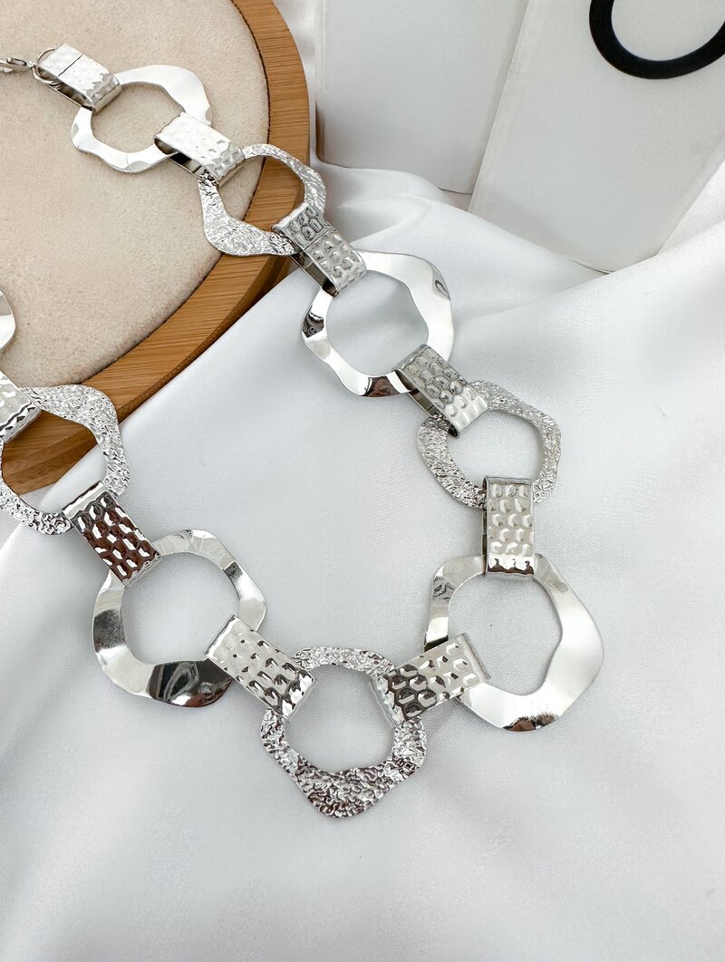 Colar Folheado a Ouro 18k e Prata Elos Geométricos Martelados