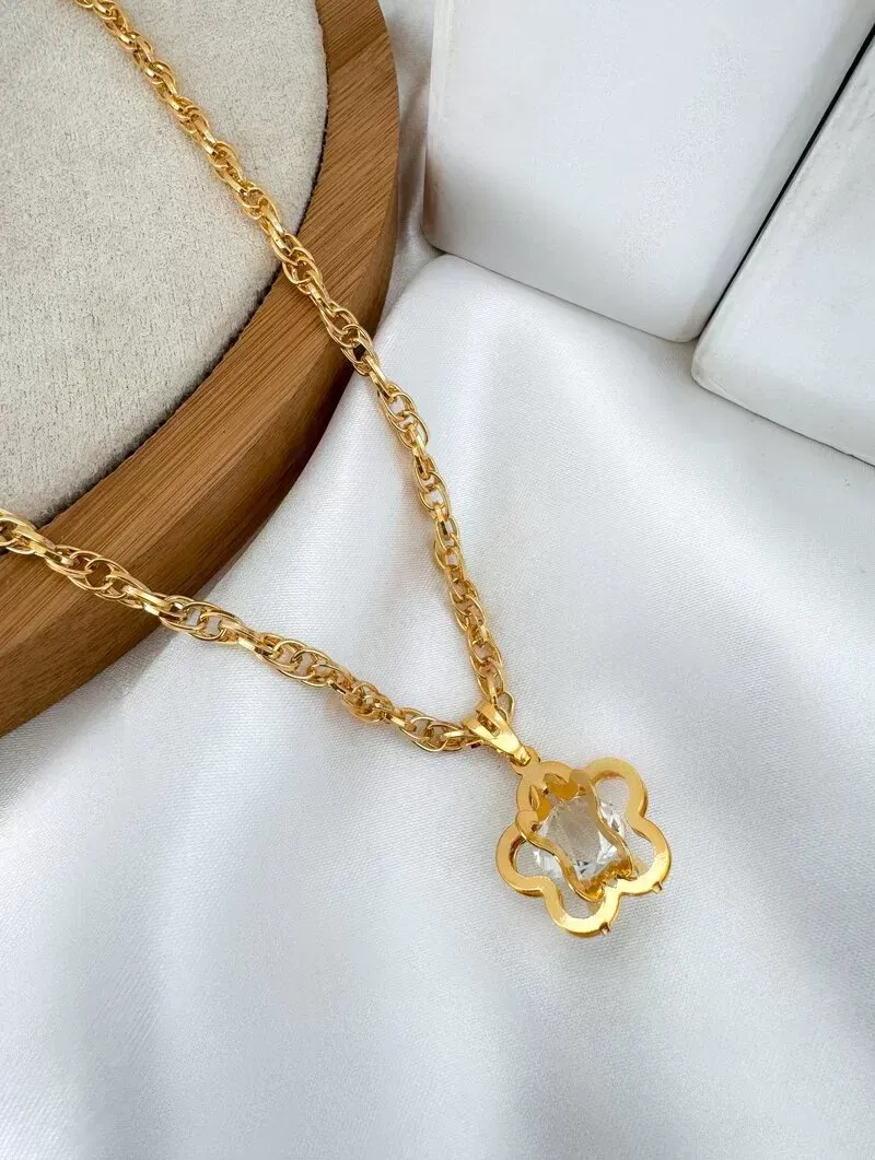 Colar Folheado a Ouro 18k e Prata Elos Interligados Pingente Flor com Cristal