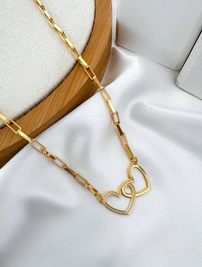 Colar Folheado a Ouro 18k e Prata Elos Quadrados com Corações