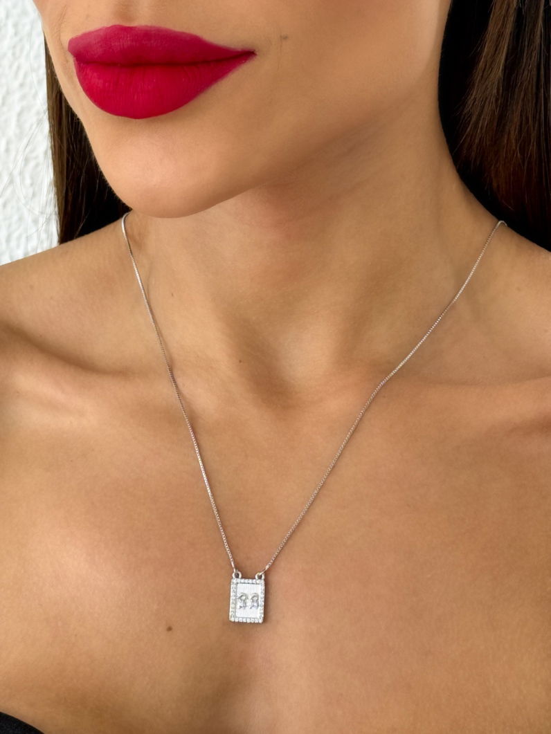 Colar Folheado a Ouro 18k e Prata Escapulario Design Menino e Menina