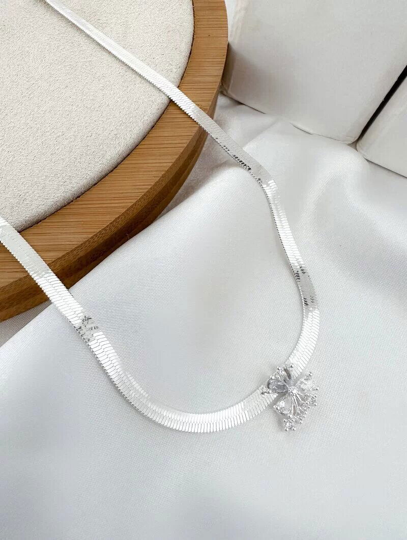 Colar Folheado a Ouro 18k e Prata Fita Laminada com Flor de Zircônia