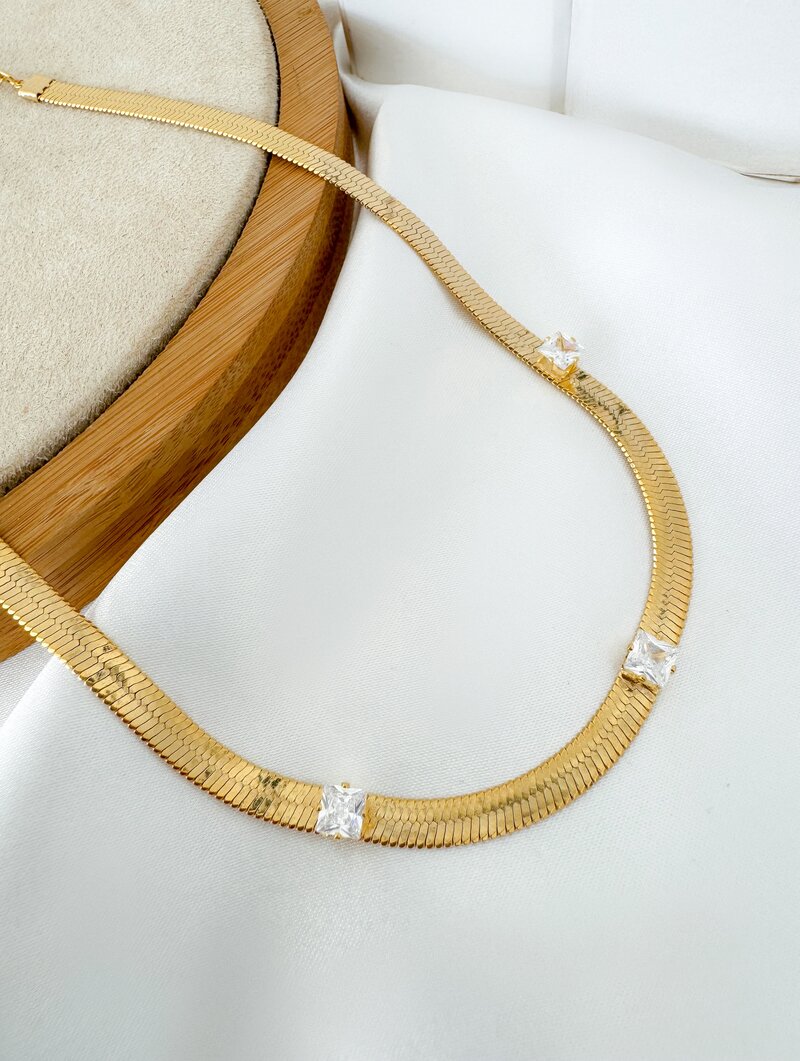 Colar Folheado a Ouro 18k e Prata Fita Laminada com Zircônias