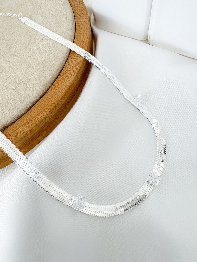 Colar Folheado a Ouro 18k e Prata Fita Laminada com Zircônias