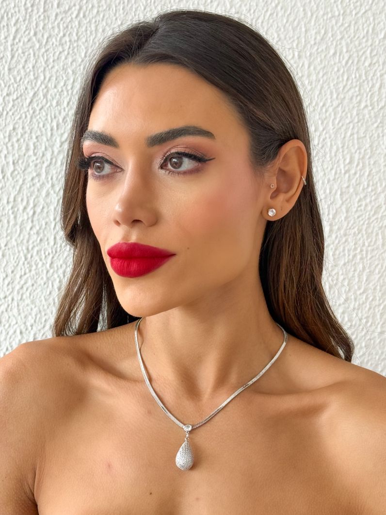Colar Folheado a Ouro 18k e Prata Fita Laminada e Gota Cravejada