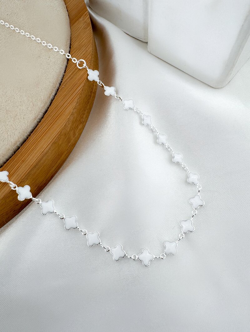 Colar Folheado a Ouro 18k e Prata Inspiração Joalheria com Detalhes Resinados