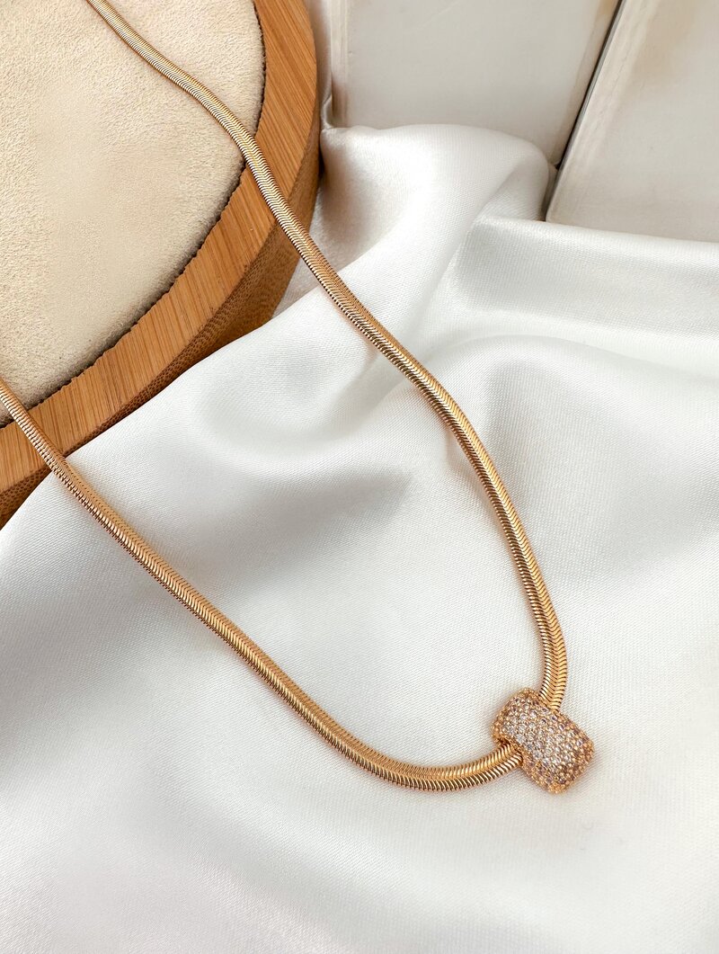 Colar Folheado a Ouro 18k e Prata Malha com Pingente Cravejado