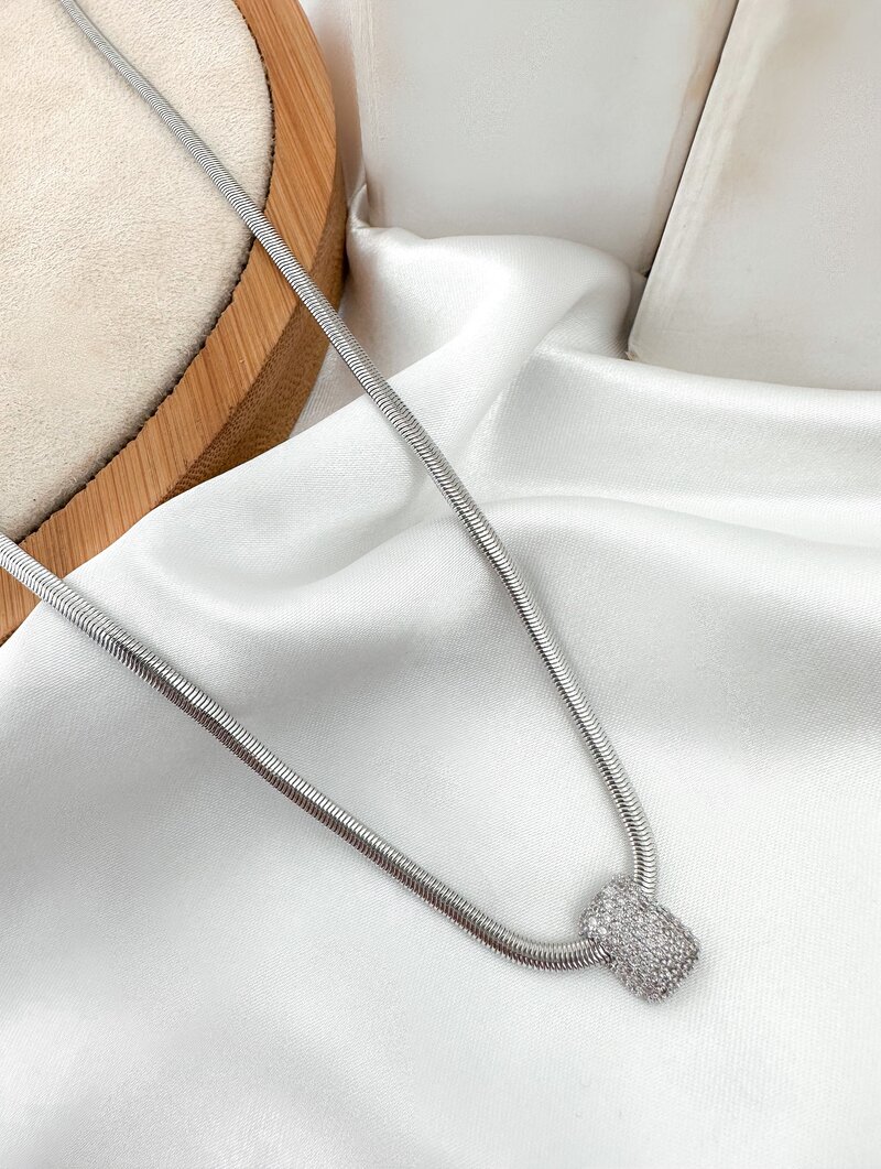 Colar Folheado a Ouro 18k e Prata Malha com Pingente Cravejado