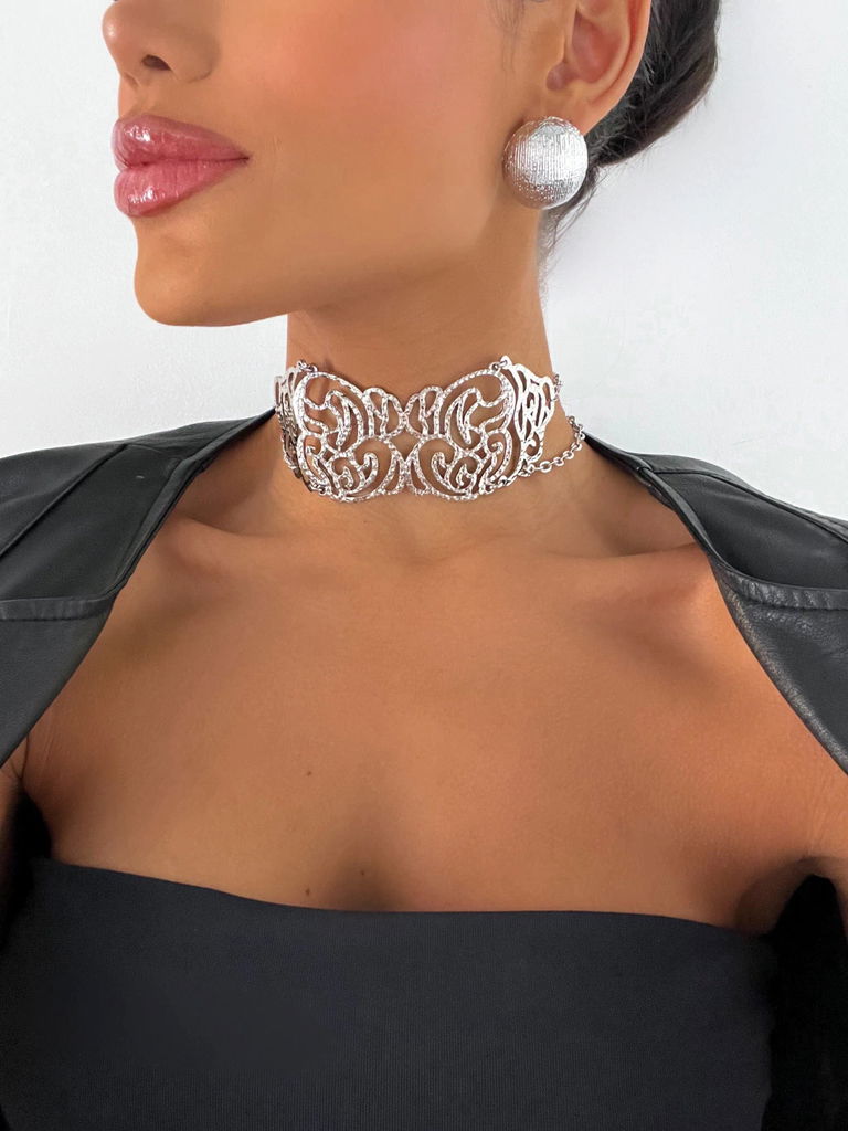 COLAR FOLHEADO A OURO 18K E PRATA MAX BLOGGER ESTILO BORBOLETA.