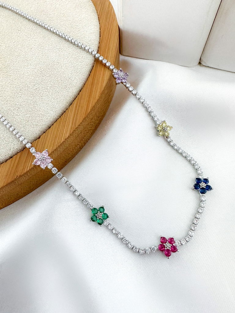 COLAR FOLHEADO A OURO 18K E PRATA MICRO ZIRCÔNIAS COM FLORES