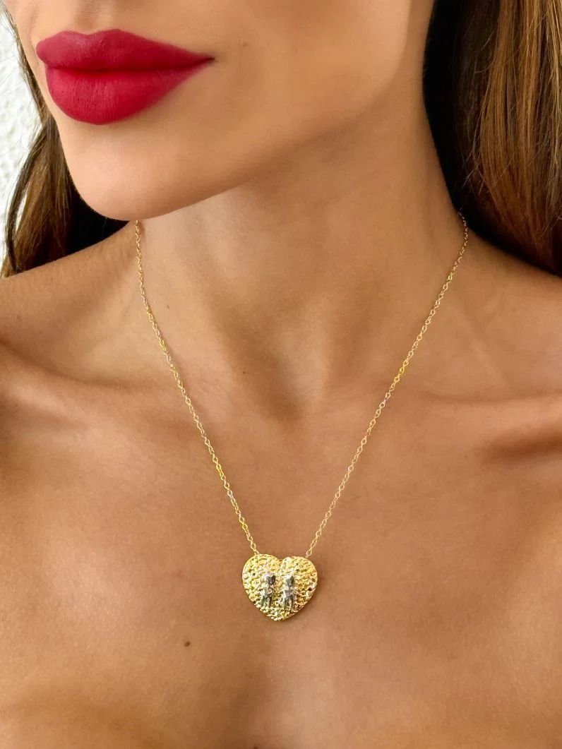 Colar Folheado a Ouro 18k e Prata Mix Banho Pingente Coração Martelado Com Crianças