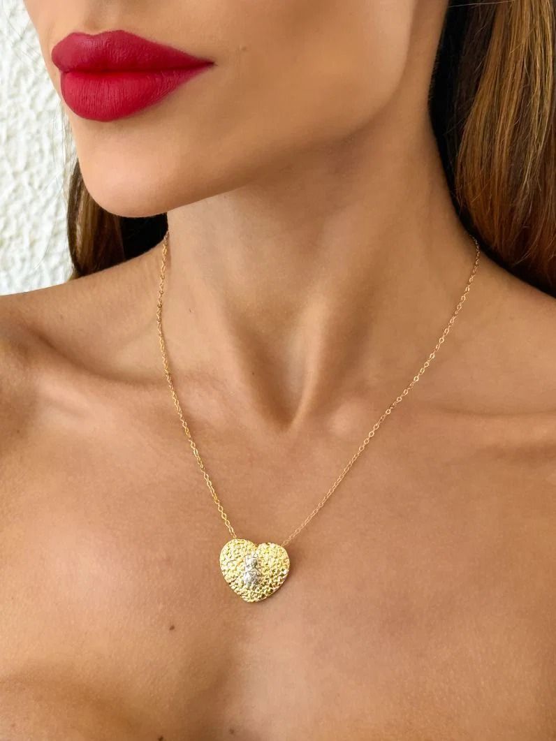 Colar Folheado a Ouro 18k e Prata Mix Banho Pingente Coração Martelado Com Crianças